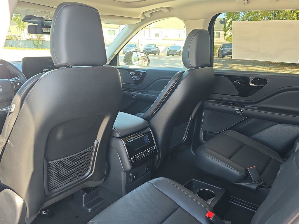 New 2026 Lincoln Aviator 2WD image 17