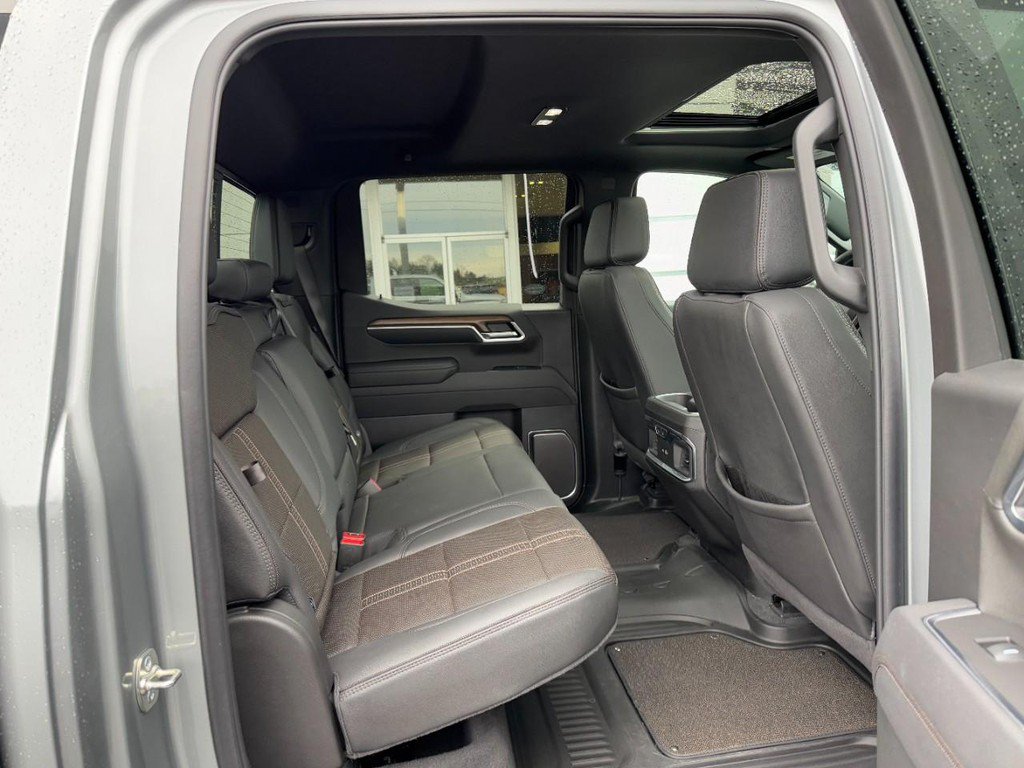 Used 2025 Chevrolet Silverado 1500 High Country w/ Technology Package AWD/4WD image 14