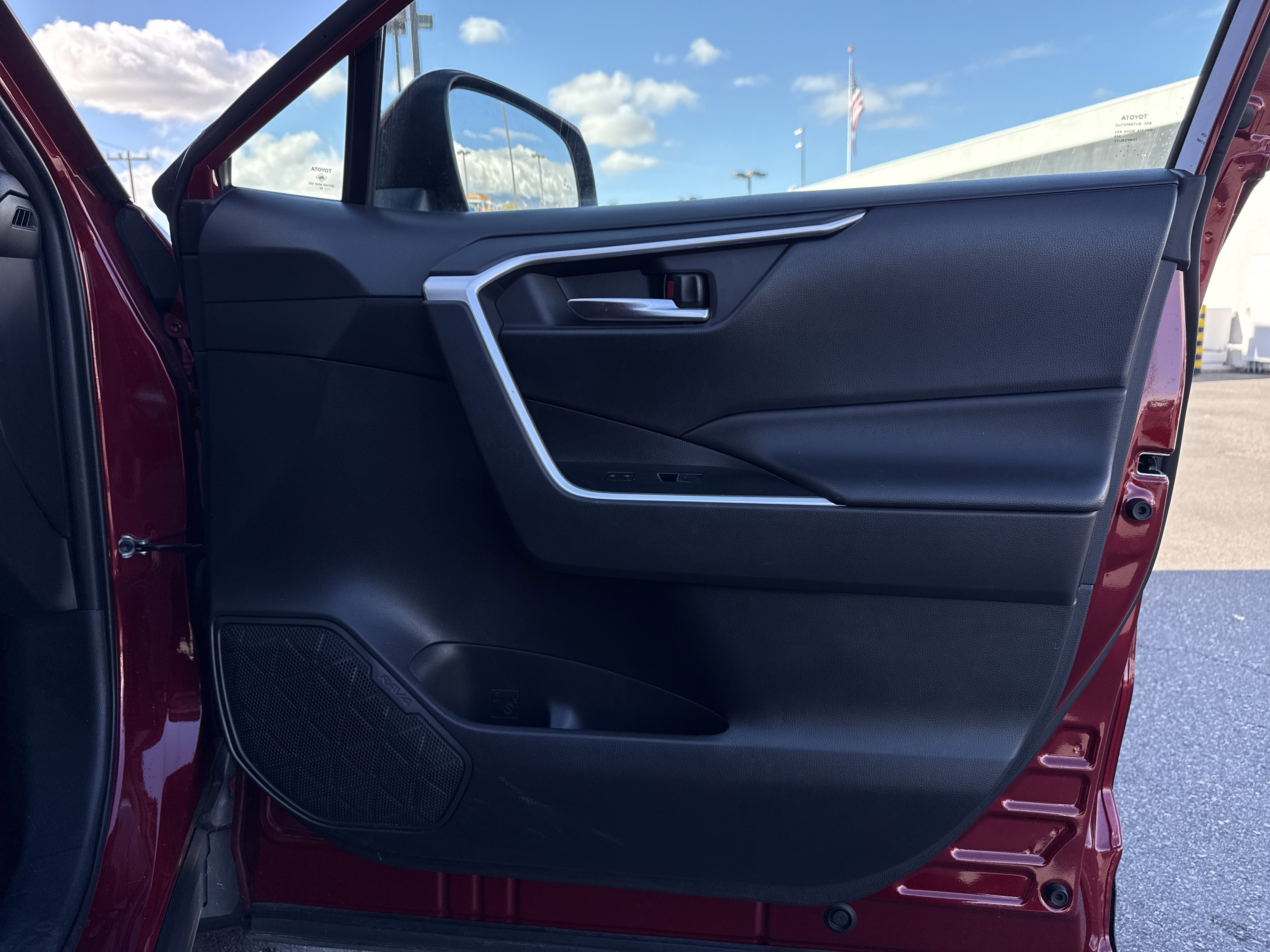 Used 2022 Toyota RAV4 XLE Premium image 35