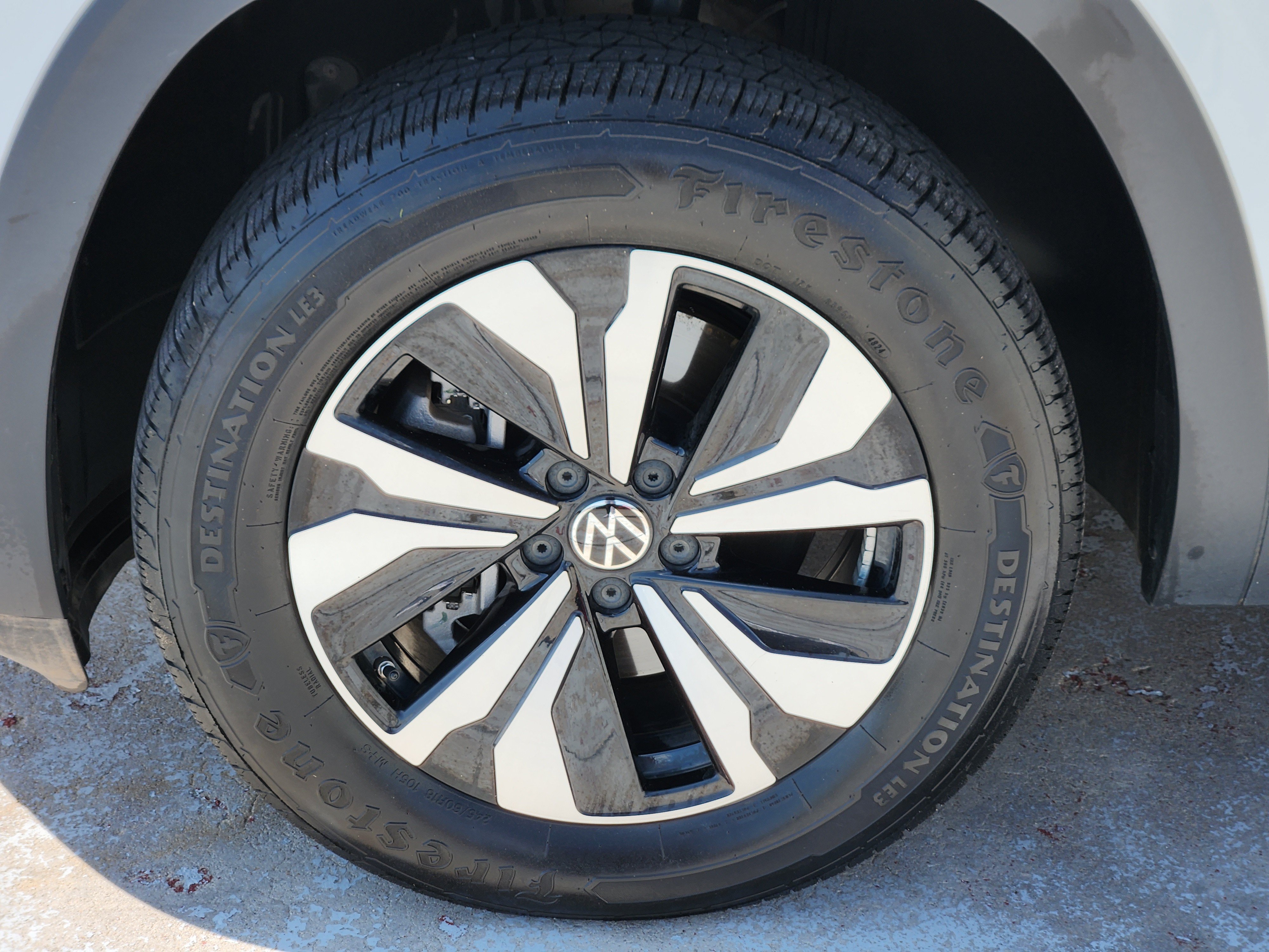 Used 2024 Volkswagen Atlas SE FWD image 14