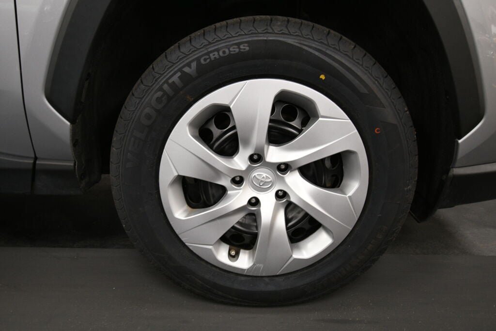 Certified 2025 Toyota RAV4 LE FWD image 28