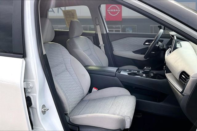 Used 2023 Nissan Rogue SV image 24