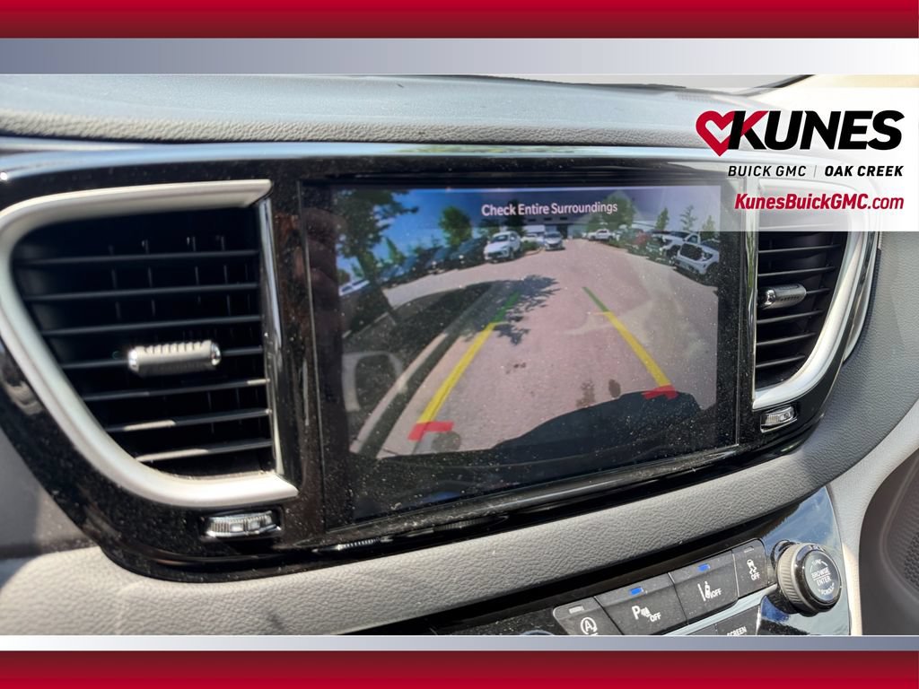 Used 2024 Chrysler Pacifica Touring-L FWD image 29