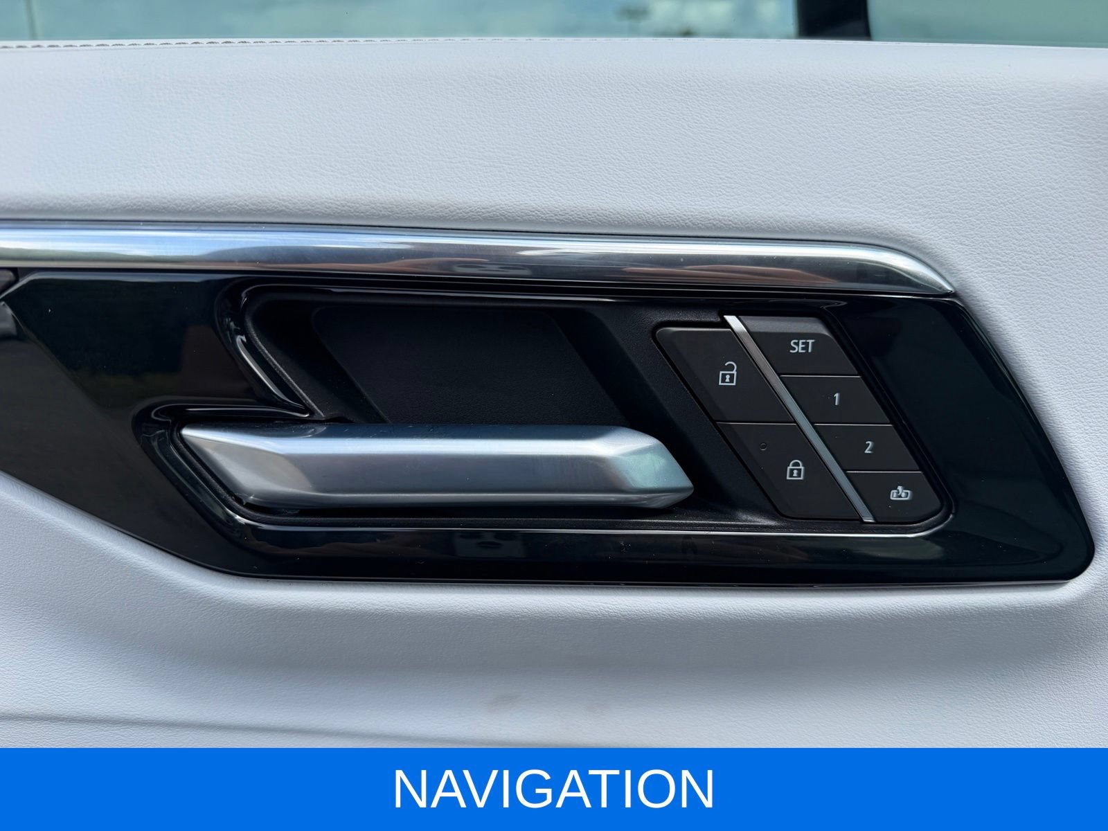 Used 2025 Chevrolet Suburban Premier AWD/4WD image 14
