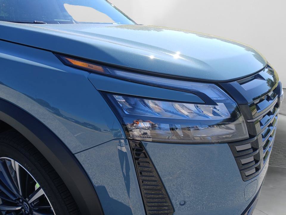 New 2026 Nissan Pathfinder Platinum FWD image 24