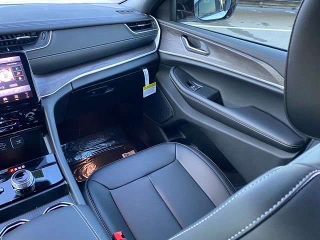 New 2025 Jeep Grand Cherokee Limited image 37