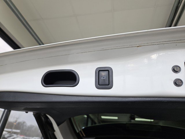 Used 2016 Toyota Highlander XLE image 12