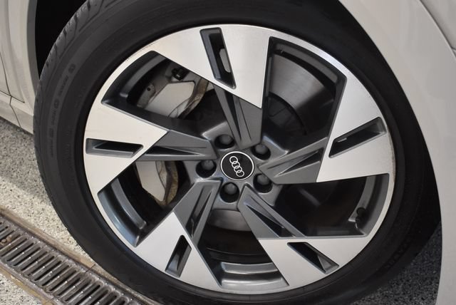 Used 2021 Audi e-tron Premium w/ Convenience Plus Package AWD/4WD image 29