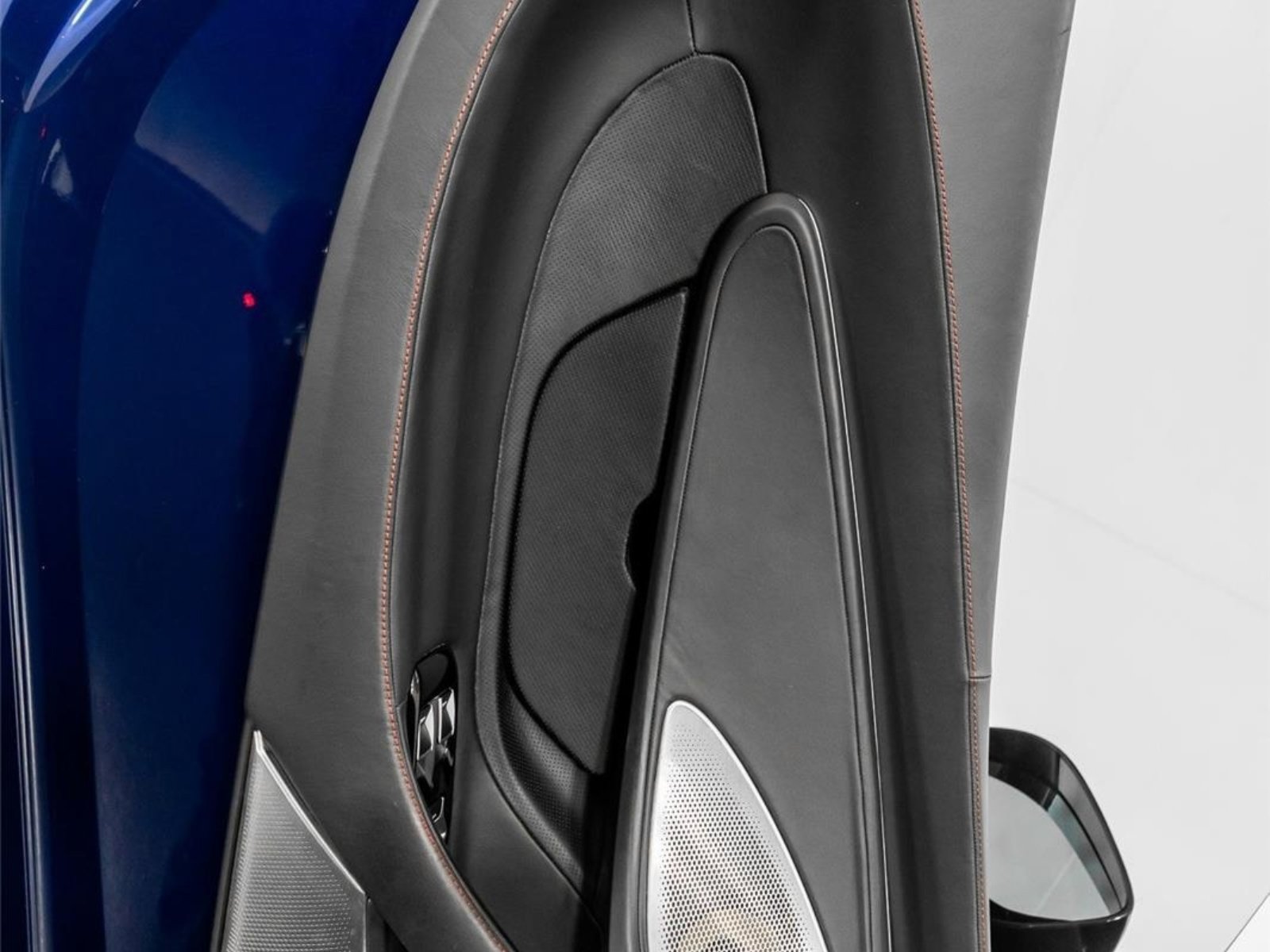 Used 2023 McLaren GT RWD image 43