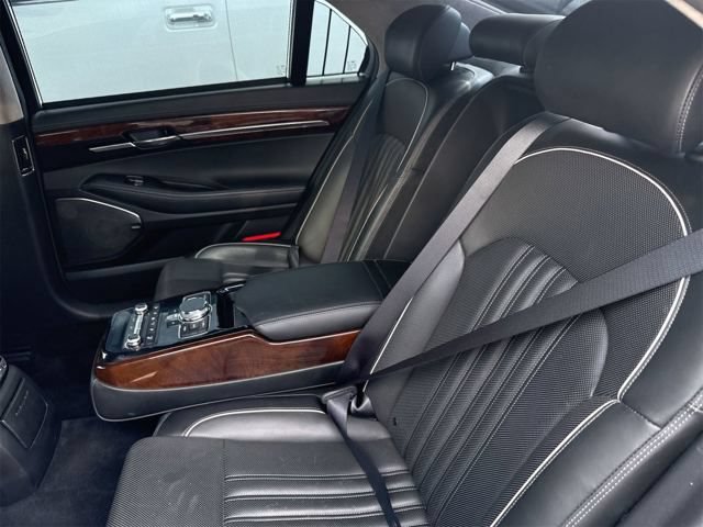 Used 2017 Genesis G90 3.3T Premium RWD image 5