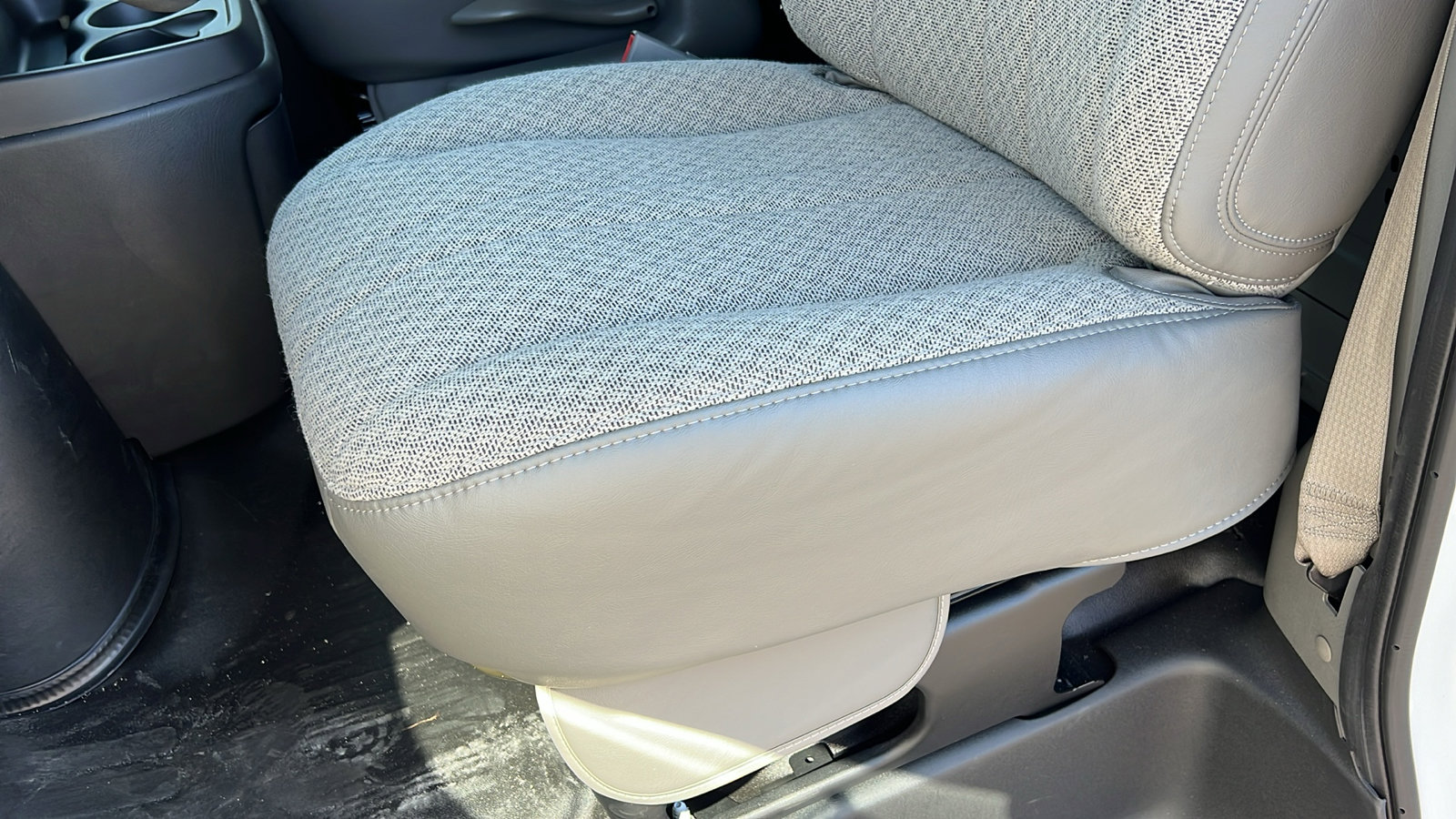 New 2024 Chevrolet Express 2500 Extended w/ Driver Convenience Package image 17