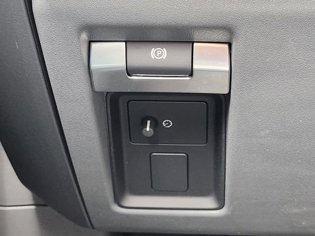 Used 2025 Land Rover Defender 110 X-Dynamic SE image 20