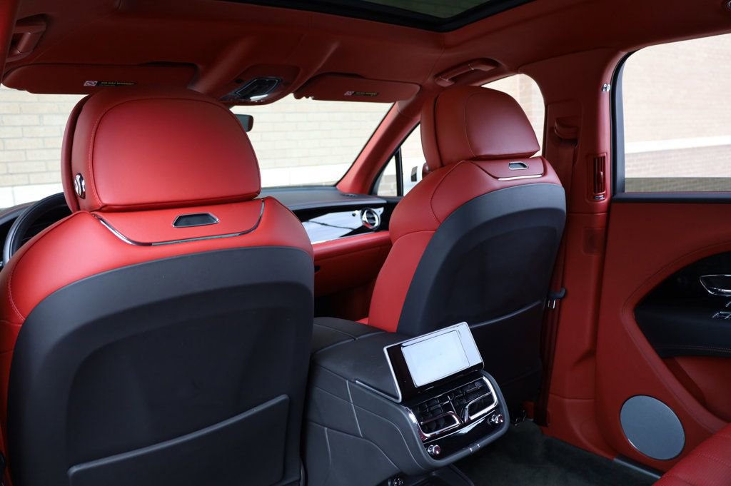 Used 2023 Bentley Bentayga Extended Wheelbase image 25