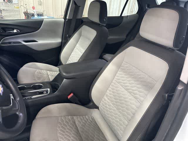 Used 2020 Chevrolet Equinox LS w/ LS Convenience Package FWD image 4
