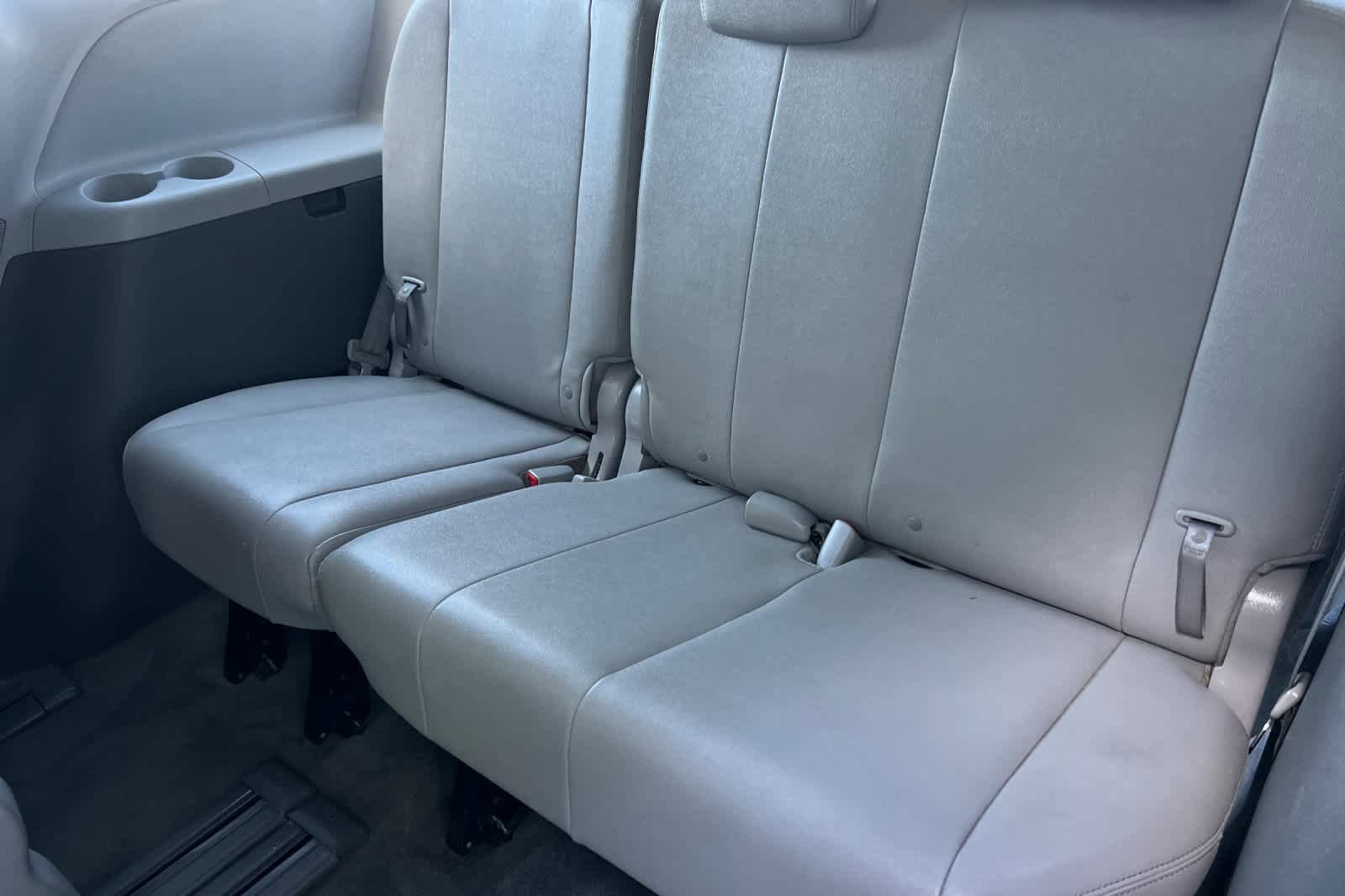 Used 2015 Toyota Sienna XLE FWD image 16