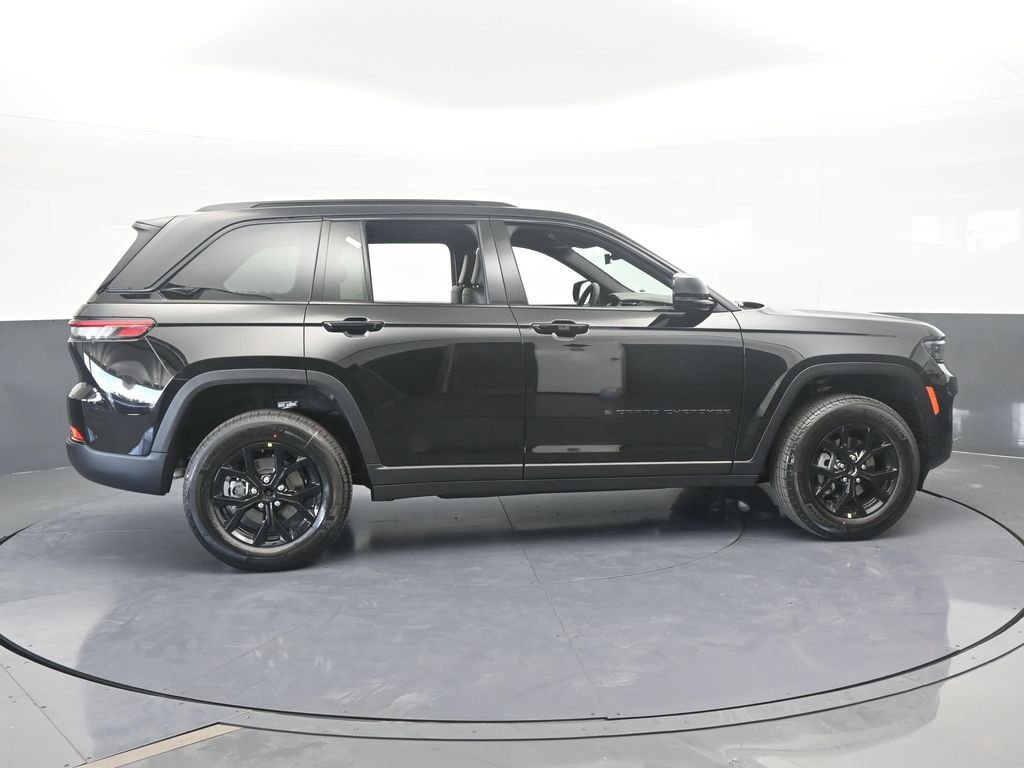 New 2025 Jeep Grand Cherokee Laredo image 7