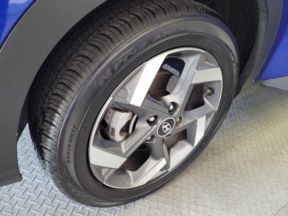 Used 2025 Hyundai Venue SEL image 31