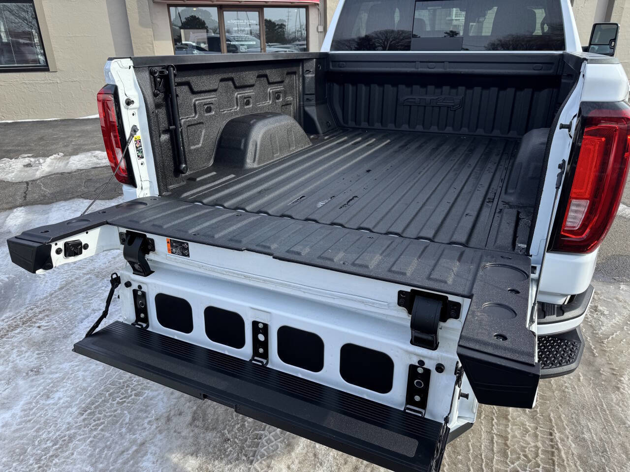 Used 2024 GMC Sierra 1500 AT4 w/ Technology Package image 21