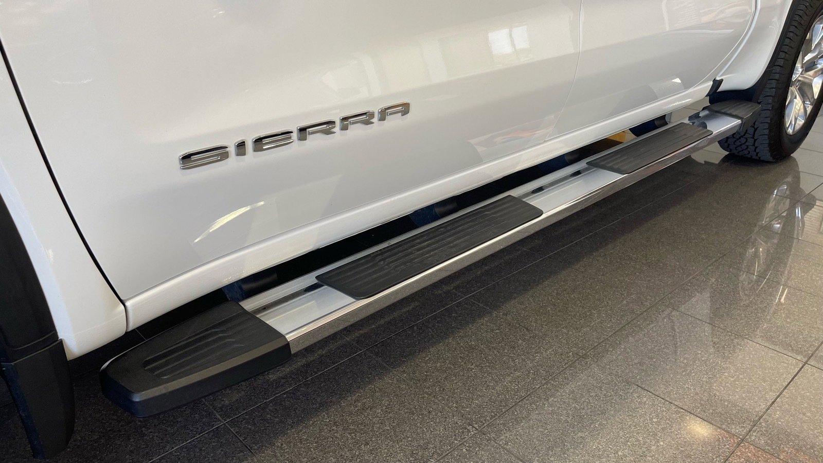 Used 2019 GMC Sierra 1500 SLT w/ SLT Premium Package image 19