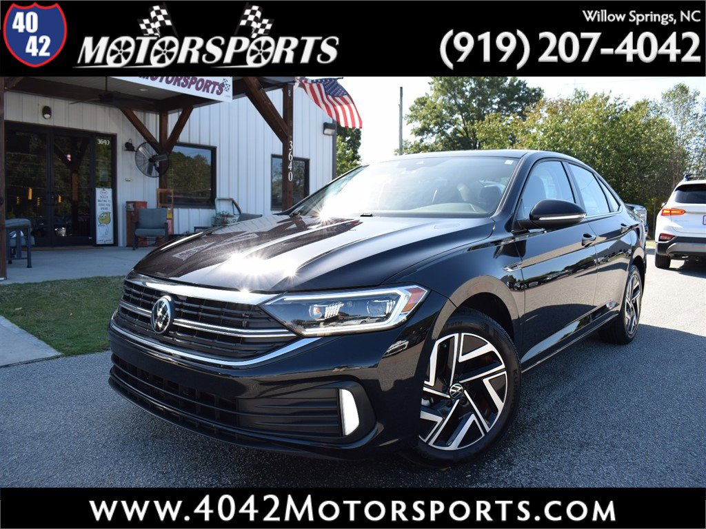 Used 2023 Volkswagen Jetta SEL image 1