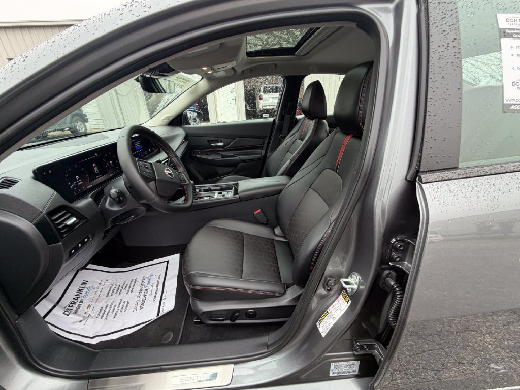 Used 2026 Nissan Sentra SR w/ SR Premium Package FWD image 11