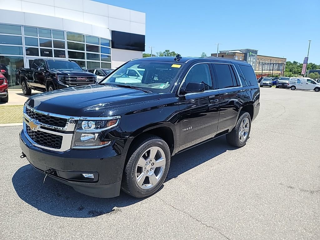 Used 2017 Chevrolet Tahoe LT w/ Luxury Package AWD/4WD image 3