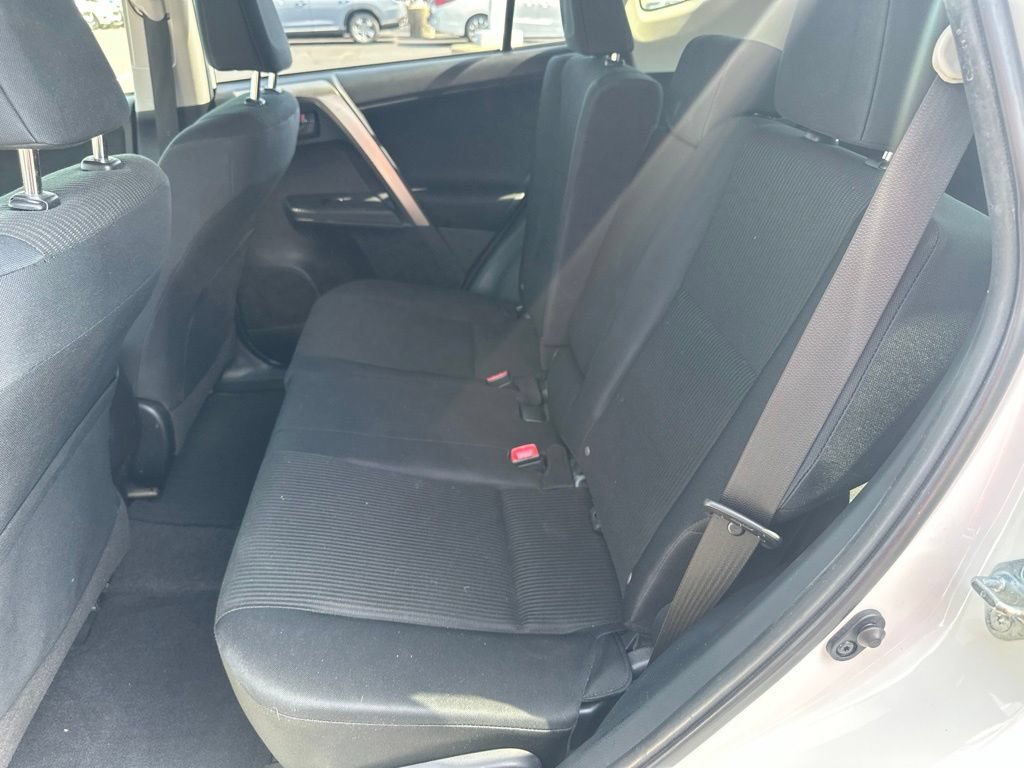 Used 2015 Toyota RAV4 LE AWD/4WD image 10