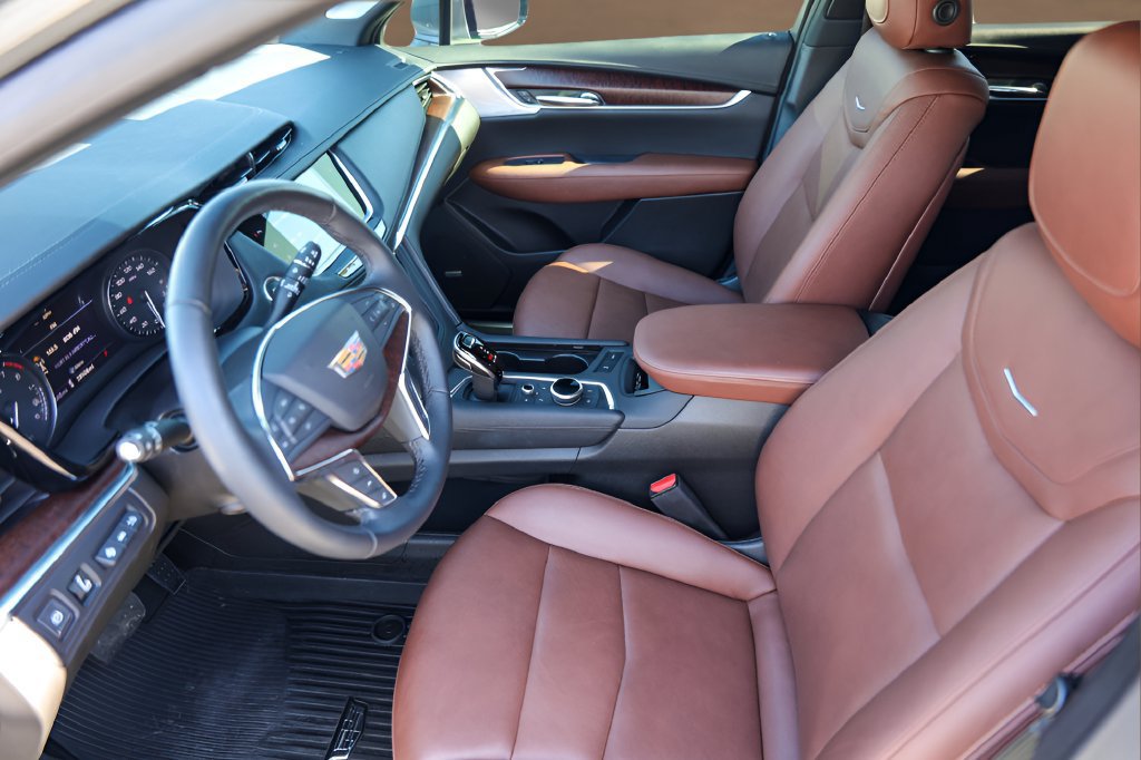 Certified 2022 Cadillac XT5 Premium Luxury w/ Technology Package AWD/4WD image 9