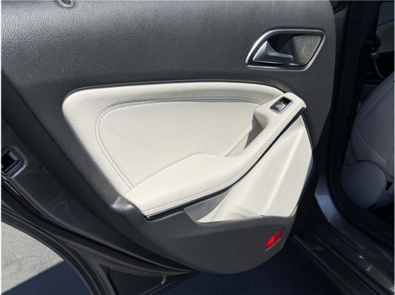 Used 2018 Mercedes-Benz CLA 250 image 14