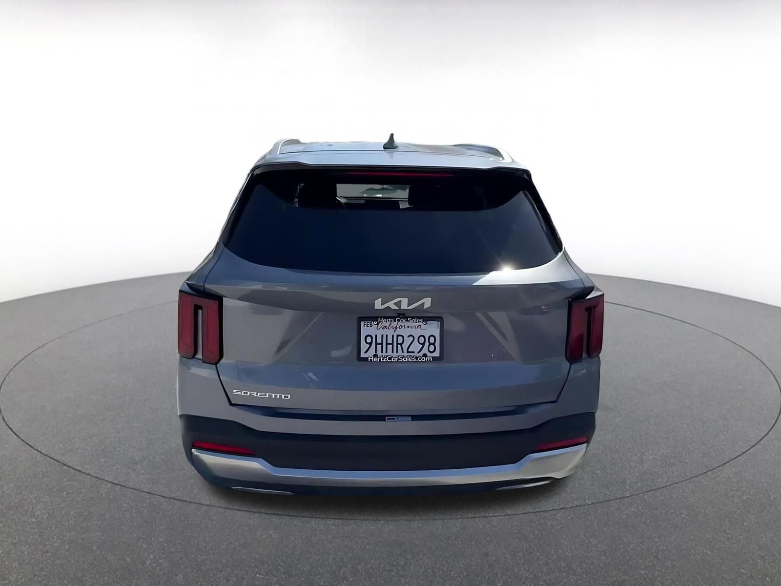 Used 2024 Kia Sorento S image 12