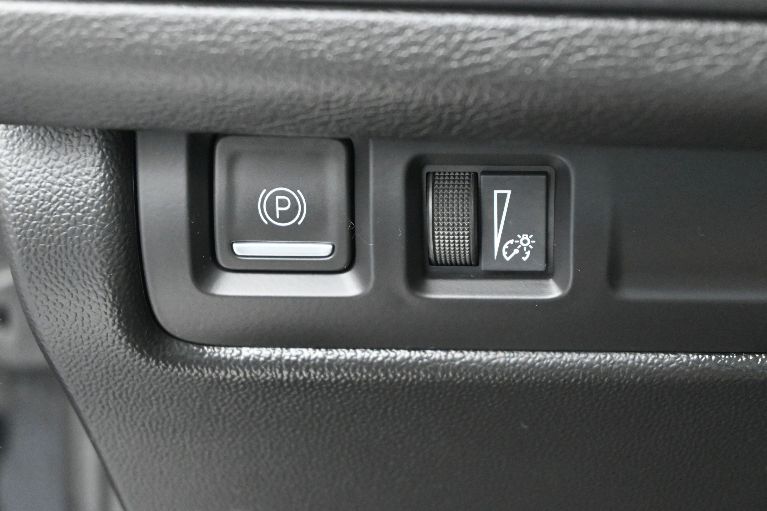 Used 2024 Cadillac XT4 Luxury w/ Cold Weather Package FWD image 21