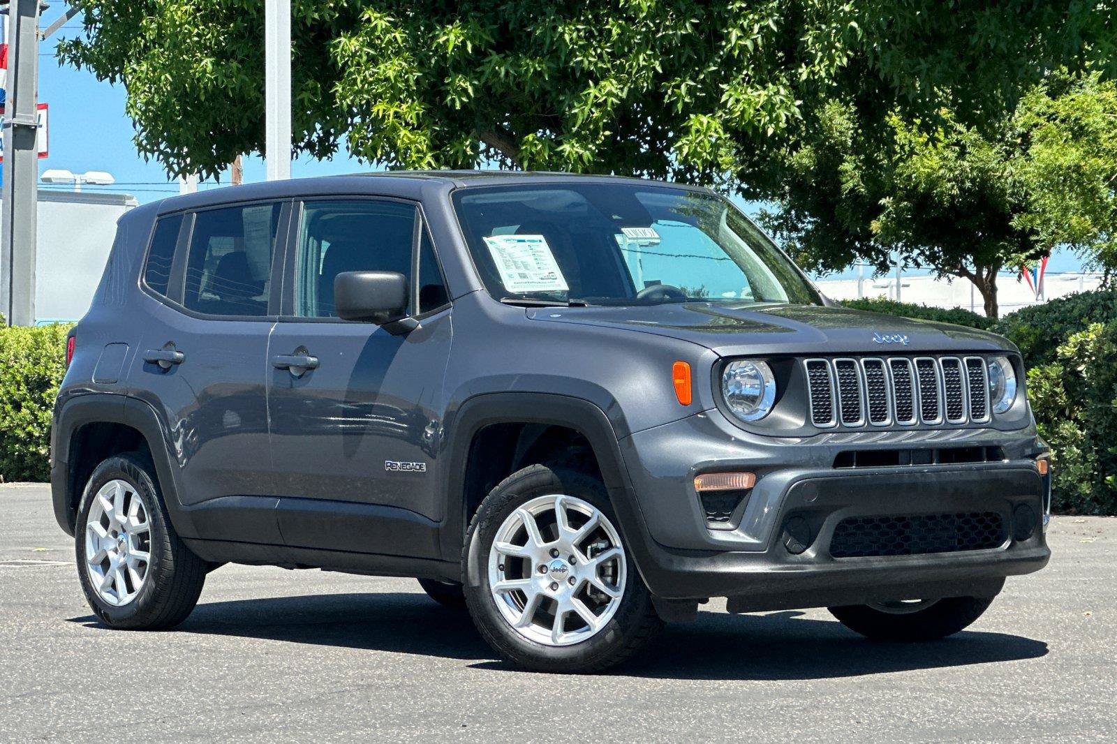 Certified 2023 Jeep Renegade Latitude AWD/4WD image 2