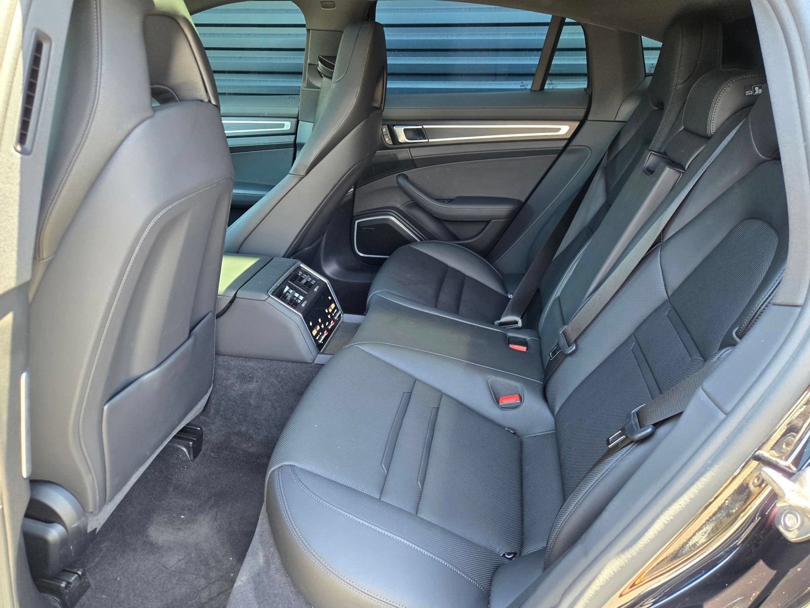 Certified 2023 Porsche Panamera 4 Platinum Edition w/ Assistance Package AWD/4WD image 18