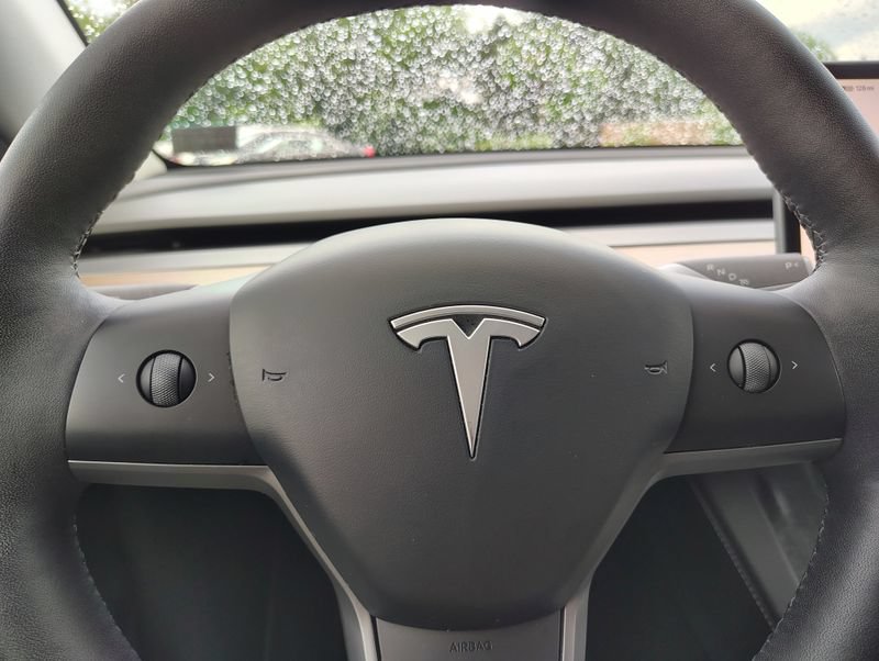 Used 2025 Tesla Model Y Long Range AWD/4WD image 27