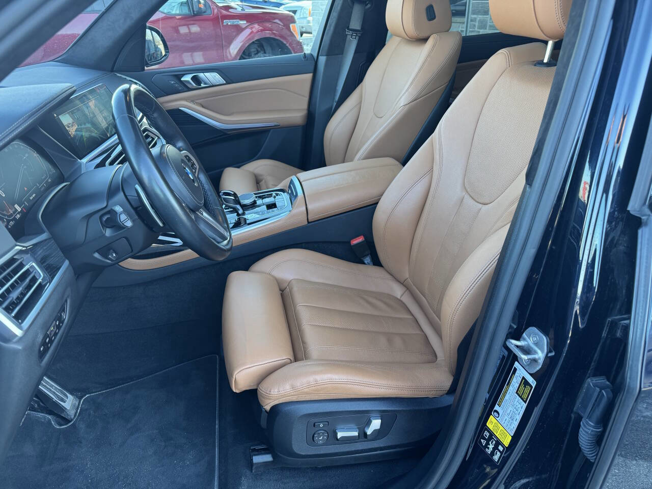 Used 2022 BMW X7 xDrive40i w/ M Sport Package image 16