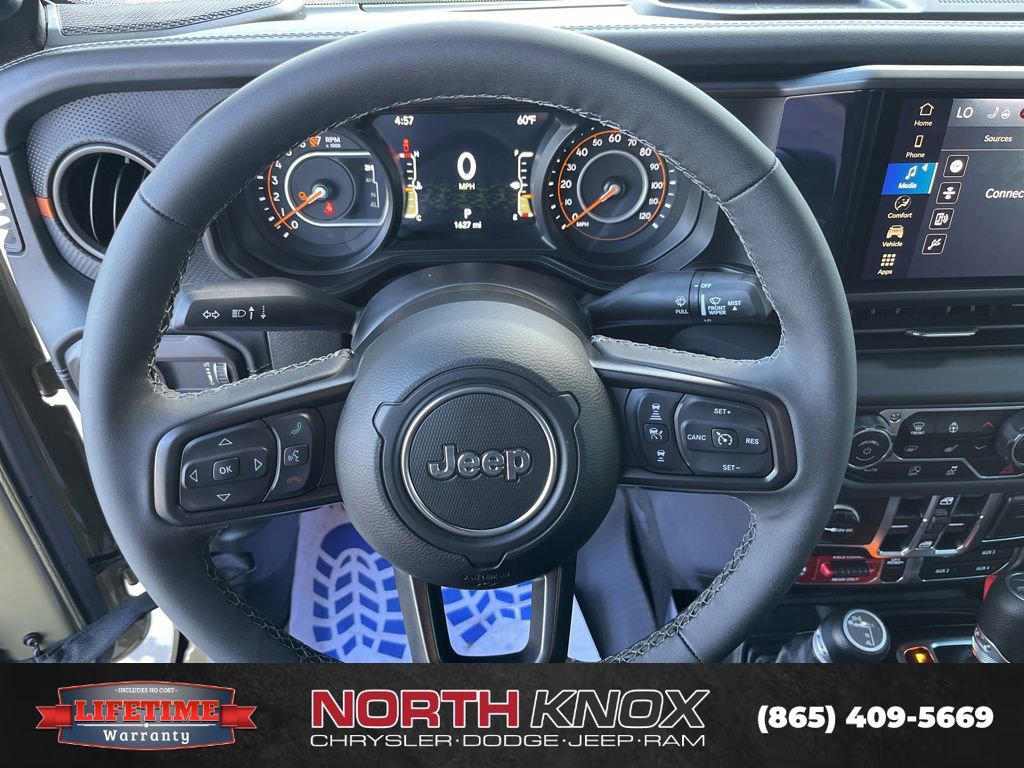 Used 2025 Jeep Gladiator Mojave w/ Convenience Group image 8