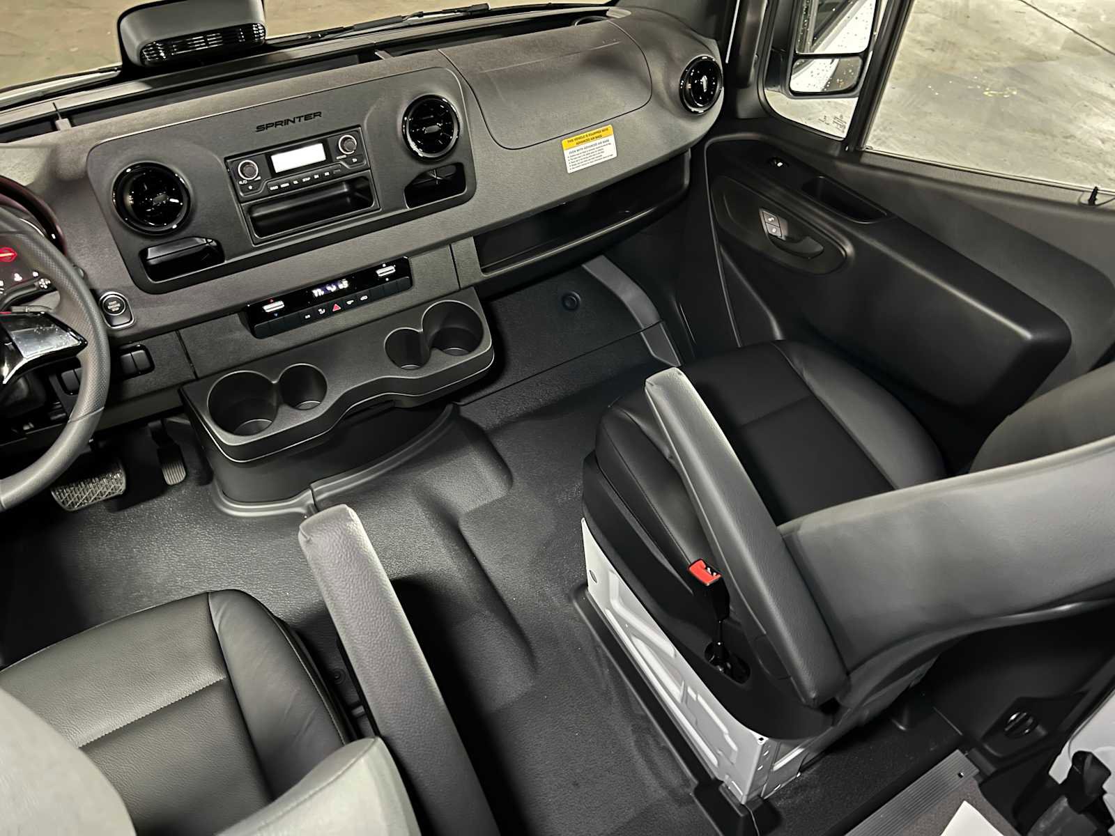 Used 2025 Mercedes-Benz Sprinter 2500 image 33