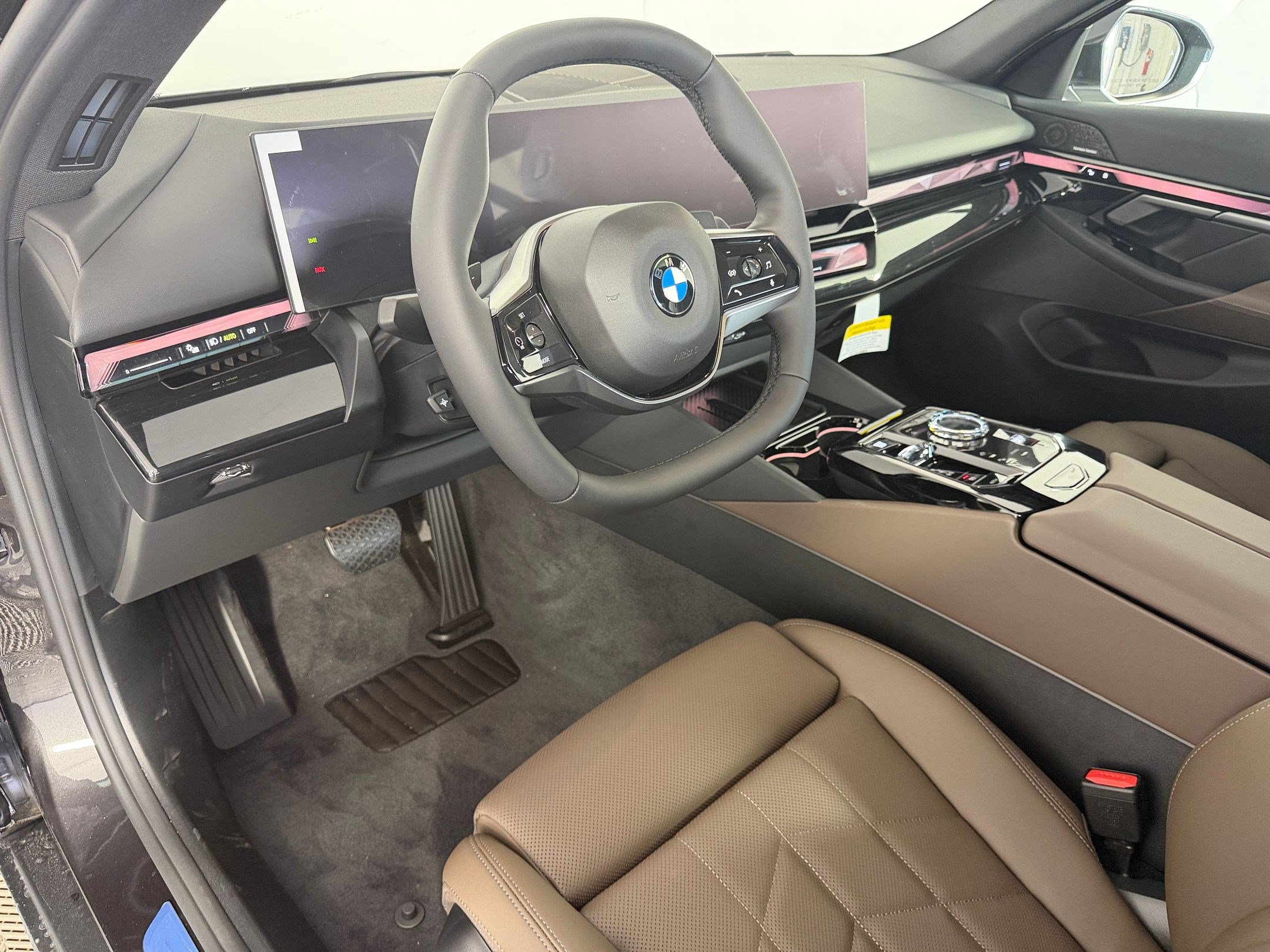 Used 2027 BMW 530i w/ Convenience Package RWD image 4