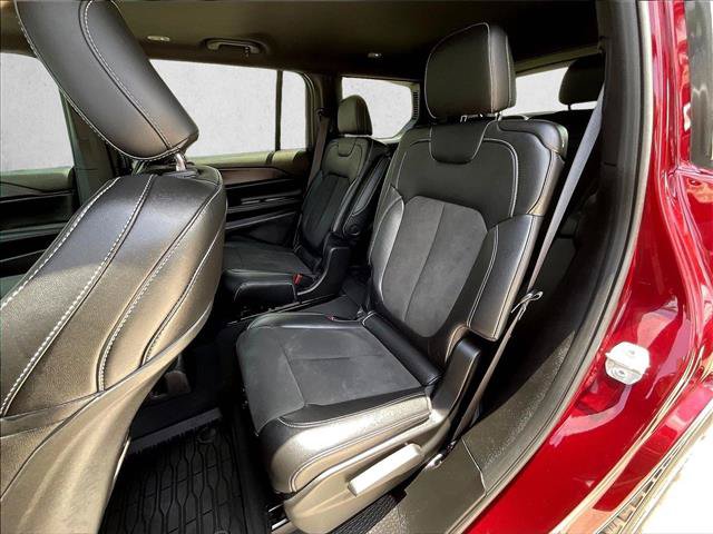 Used 2025 Jeep Grand Cherokee L Altitude RWD image 27