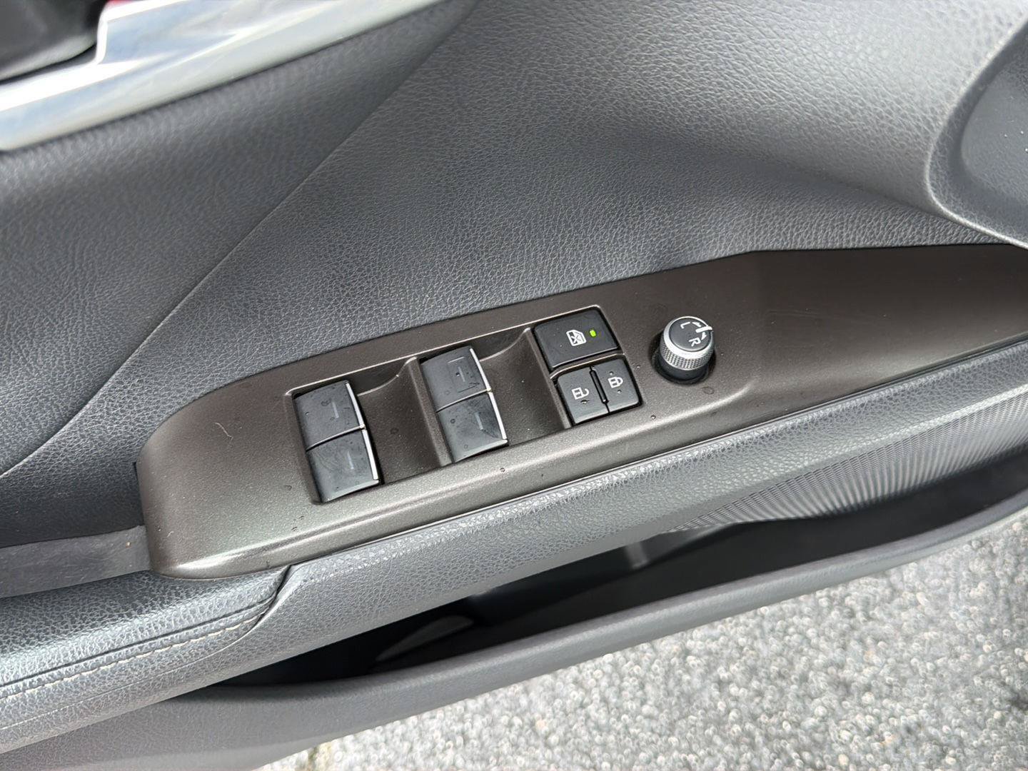 Used 2023 Toyota Camry XLE w/ Navigation Package FWD image 33