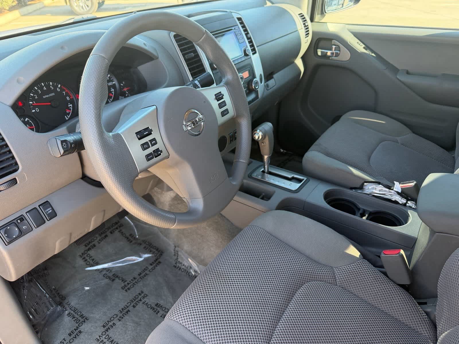 Used 2015 Nissan Frontier SV w/ SV Value Truck Package RWD image 11