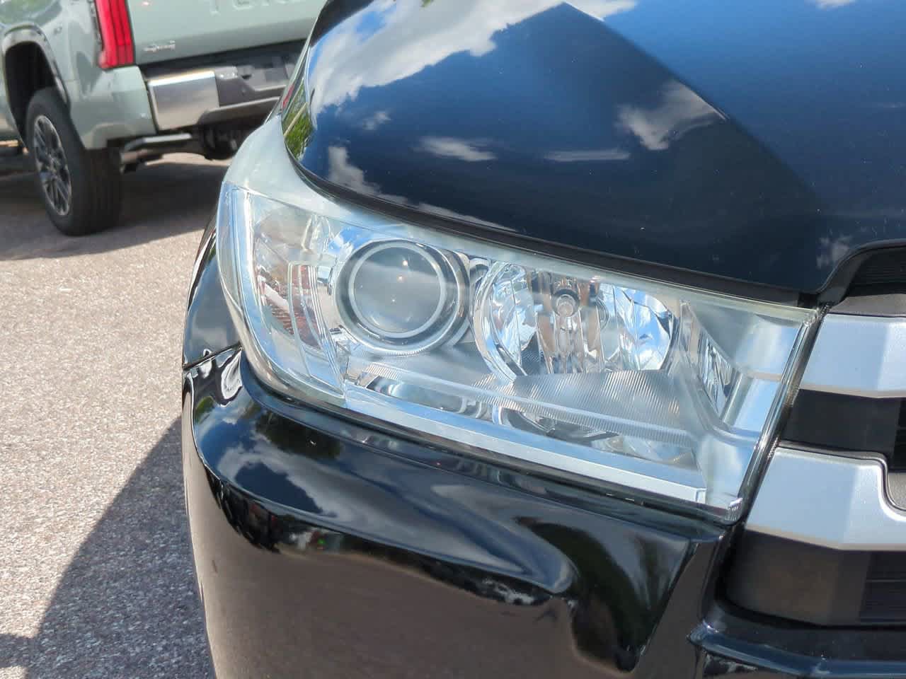 Certified 2019 Toyota Highlander Plus FWD image 10