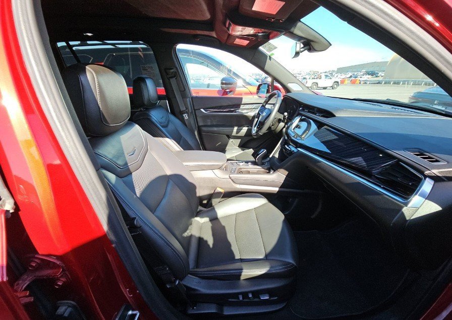 Used 2023 Cadillac XT6 Premium Luxury image 10
