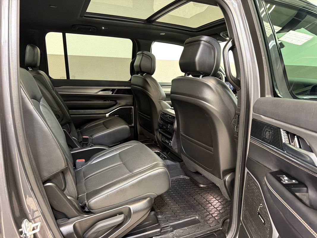 Used 2023 Jeep Wagoneer Series II RWD image 47