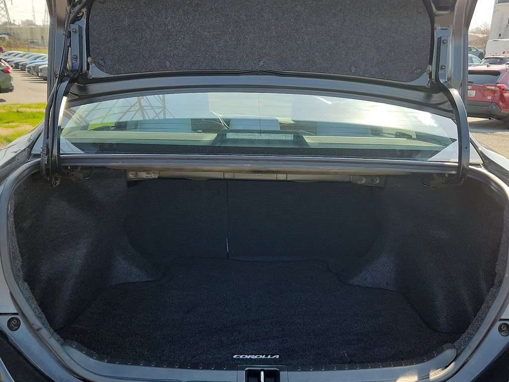 Used 2017 Toyota Corolla LE w/ Carpet Mat Package (TMS) image 21