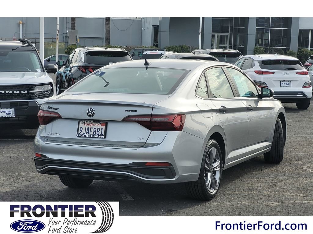 Used 2023 Volkswagen Jetta SE image 5
