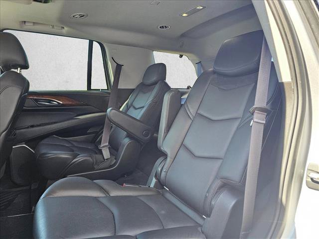 Used 2017 Cadillac Escalade Luxury AWD/4WD image 16