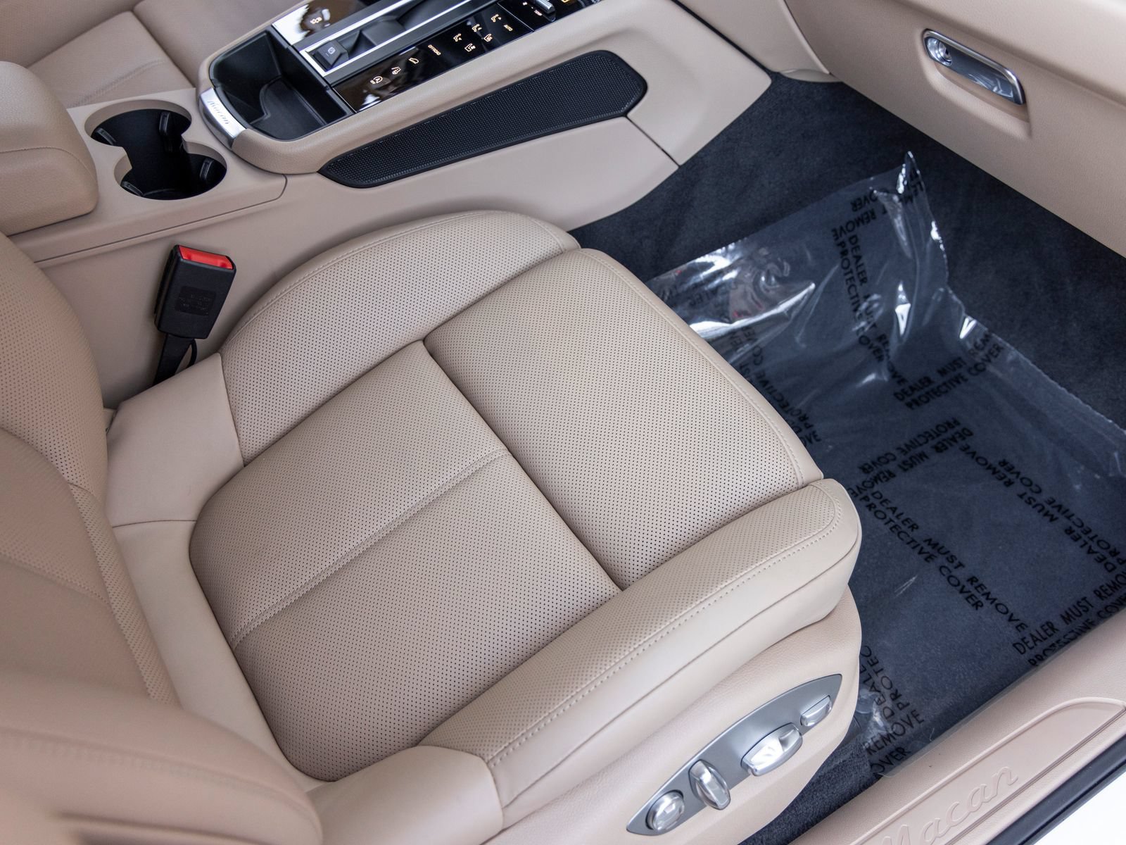 Certified 2026 Porsche Macan AWD/4WD image 64