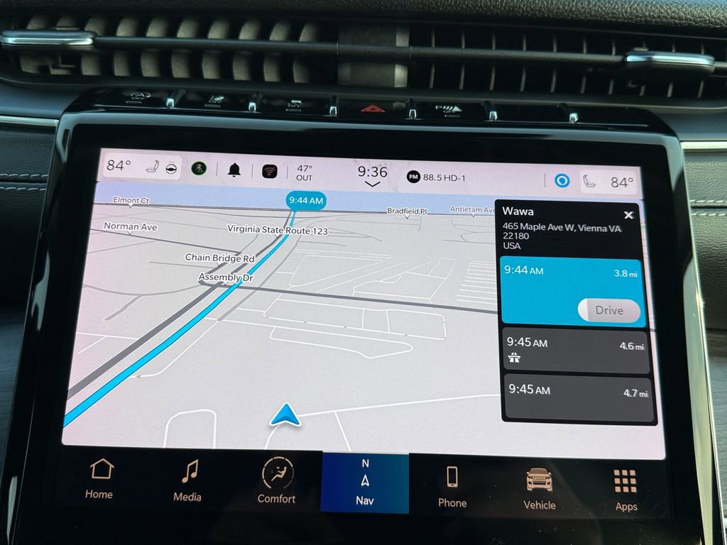 Used 2023 Jeep Grand Cherokee Limited w/ Luxury Tech Group II image 17