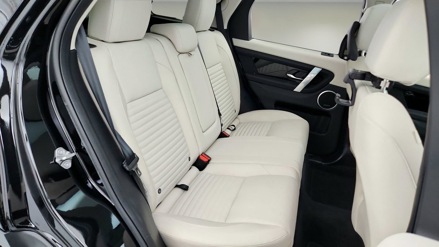 Used 2023 Land Rover Discovery Sport SE AWD/4WD image 29